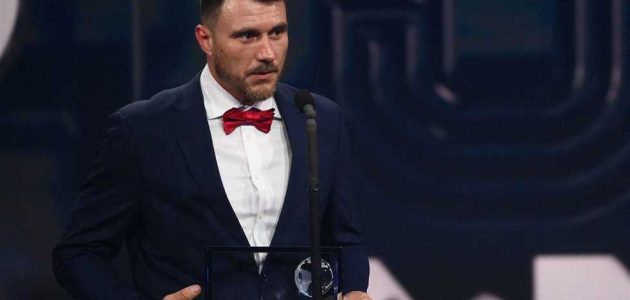 تفوق على ريتشارليسون وباييه.. أوليسكي يفوز بجائزة “بوشكاش” لأفضل هدف في العالم