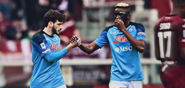 ثنائية كفارا وأوسيمين لا تتوقف.. نابولي يكتسح تورينو برباعية ويقترب من لقب الدوري